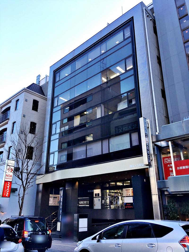 御茶ノ水駅前ビルの外観Front