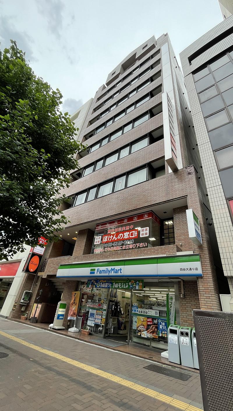 AILE YOTSUYAの外観Front