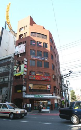 鶯ビルの外観Front